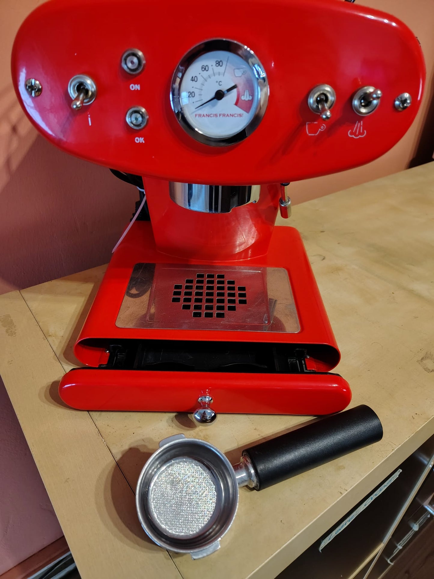 Francis Francis X1 Espressomaschine – Rot | Siebträger | Generalüberholt mit 3 Monaten Garantie